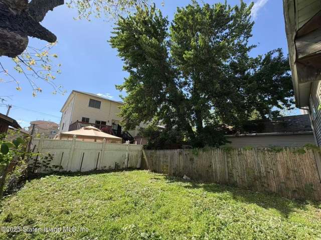182 Freeborn St, Staten Island, NY 10306