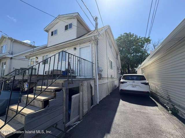 184 Freeborn St, Staten Island, NY 10306