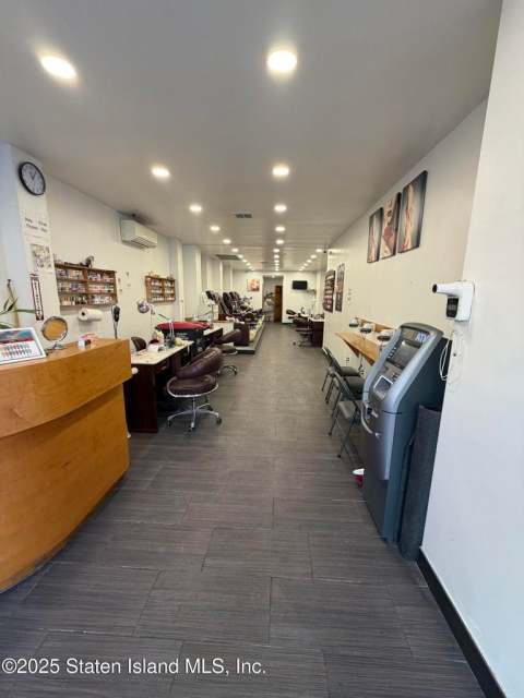 Business -106 Victory Blvd, Staten Island, NY 10301