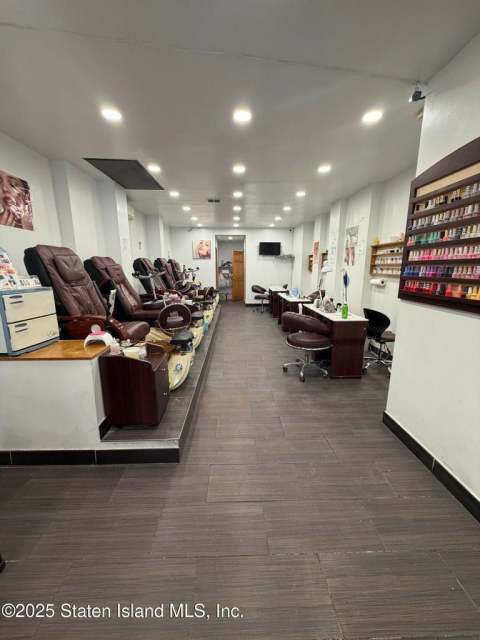 Business -106 Victory Blvd, Staten Island, NY 10301