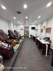 Business -106 Victory Blvd, Staten Island, NY 10301