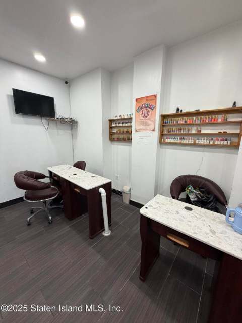 Business -106 Victory Blvd, Staten Island, NY 10301