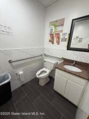 Business -106 Victory Blvd, Staten Island, NY 10301
