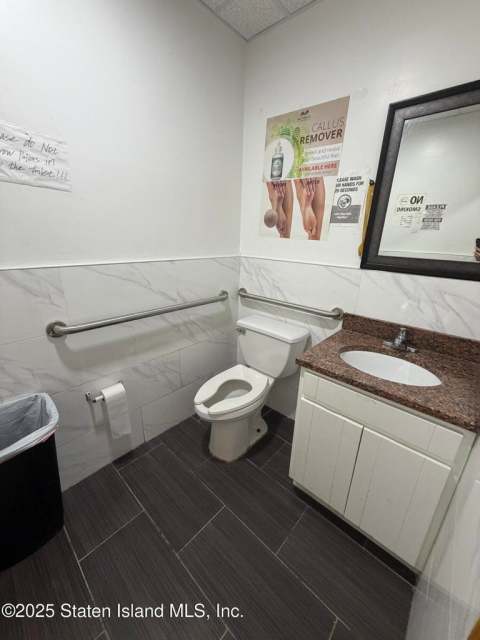 Business -106 Victory Blvd, Staten Island, NY 10301