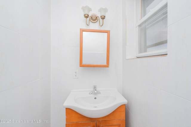 416 Westervelt Ave, Staten Island, NY 10301