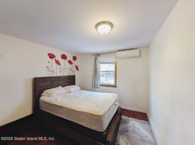 11 Sunnymeade Vlg, Staten Island, NY 10305