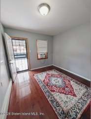 11 Sunnymeade Vlg, Staten Island, NY 10305