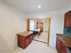 11 Sunnymeade Vlg, Staten Island, NY 10305