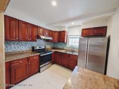 11 Sunnymeade Vlg, Staten Island, NY 10305