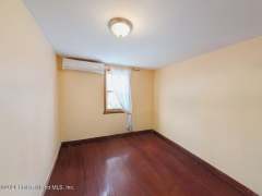 11 Sunnymeade Vlg, Staten Island, NY 10305