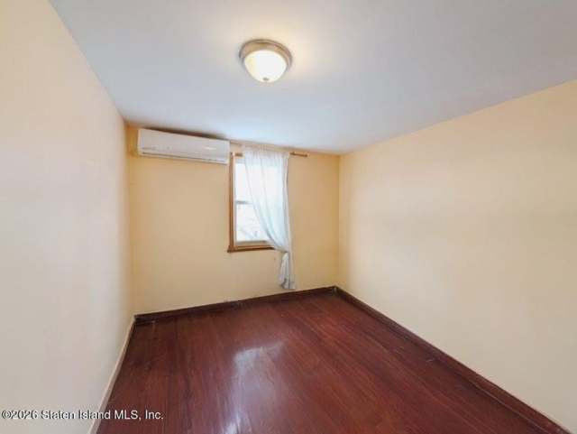 11 Sunnymeade Vlg, Staten Island, NY 10305