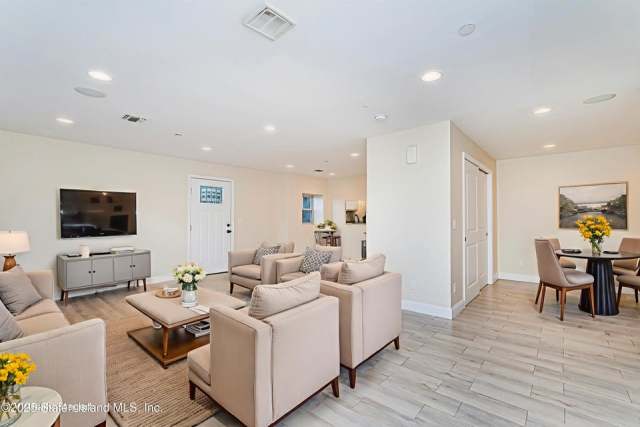 10 Wandel Ave, Staten Island, NY 10304