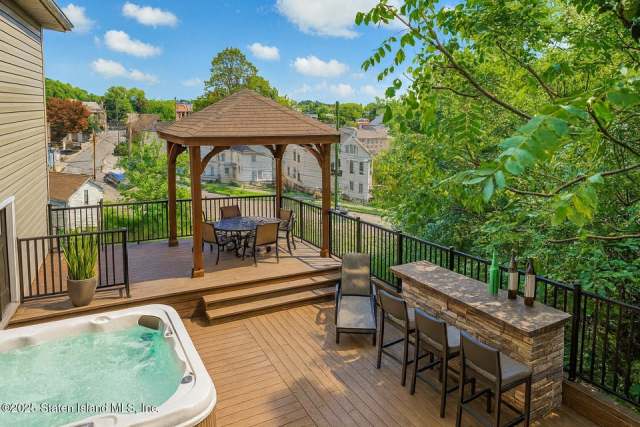 10 Wandel Ave, Staten Island, NY 10304