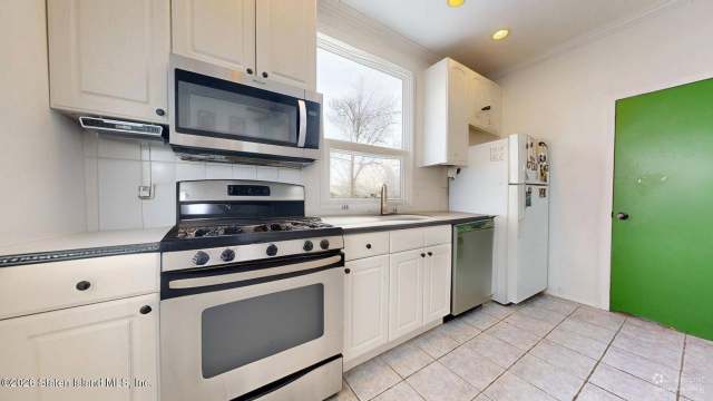 561 Delafield Ave, Staten Island, NY 10310