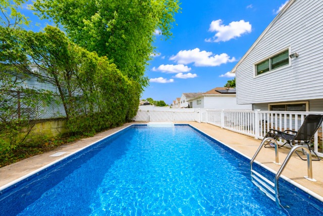 8 Brandis Ave, Staten Island, NY 10312