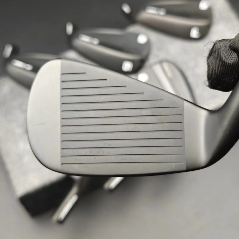 Taylormade P∙790 Irons Black fourth generation