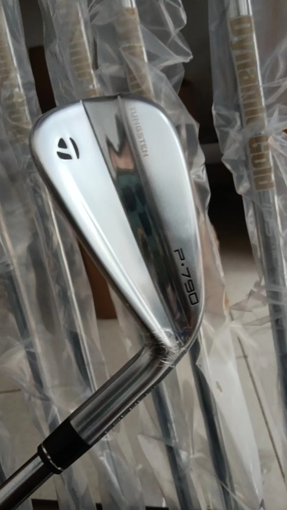 Taylormade P∙790 Irons Silver fourth generation