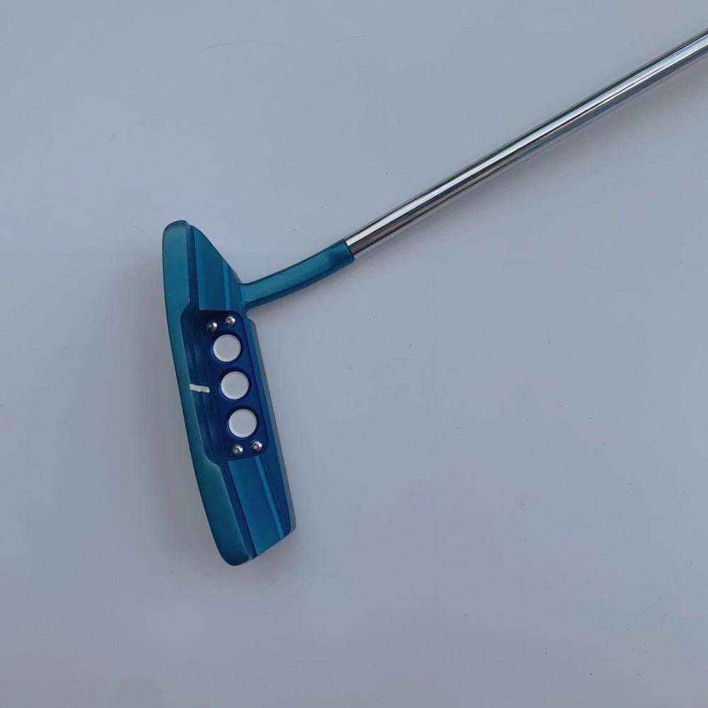 19 Scotty Cameron Putter