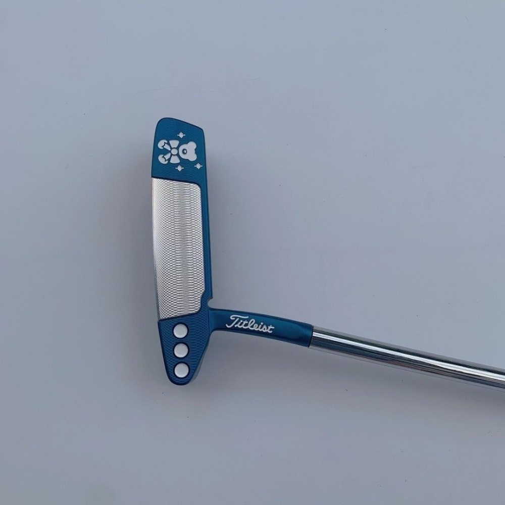 19 Scotty Cameron Putter