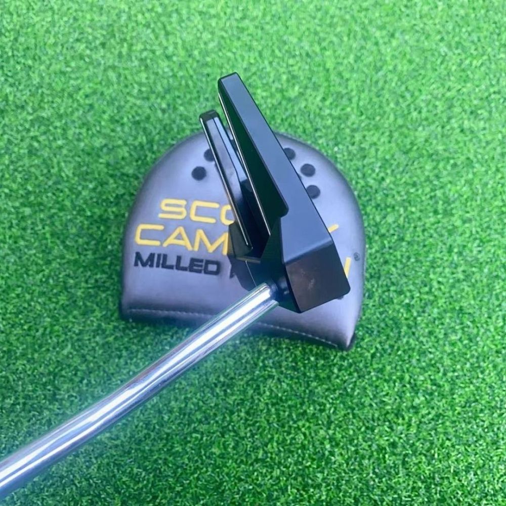 82 Scotty Cameron Putter