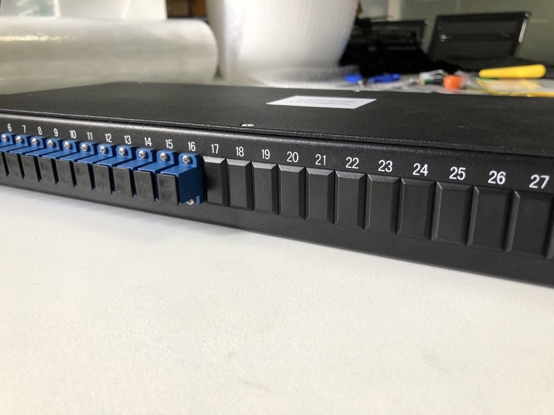 Rack Mounted PLC Splitter 1 U hight 19 inch 8 channels 16 channels 32 Channels Optional