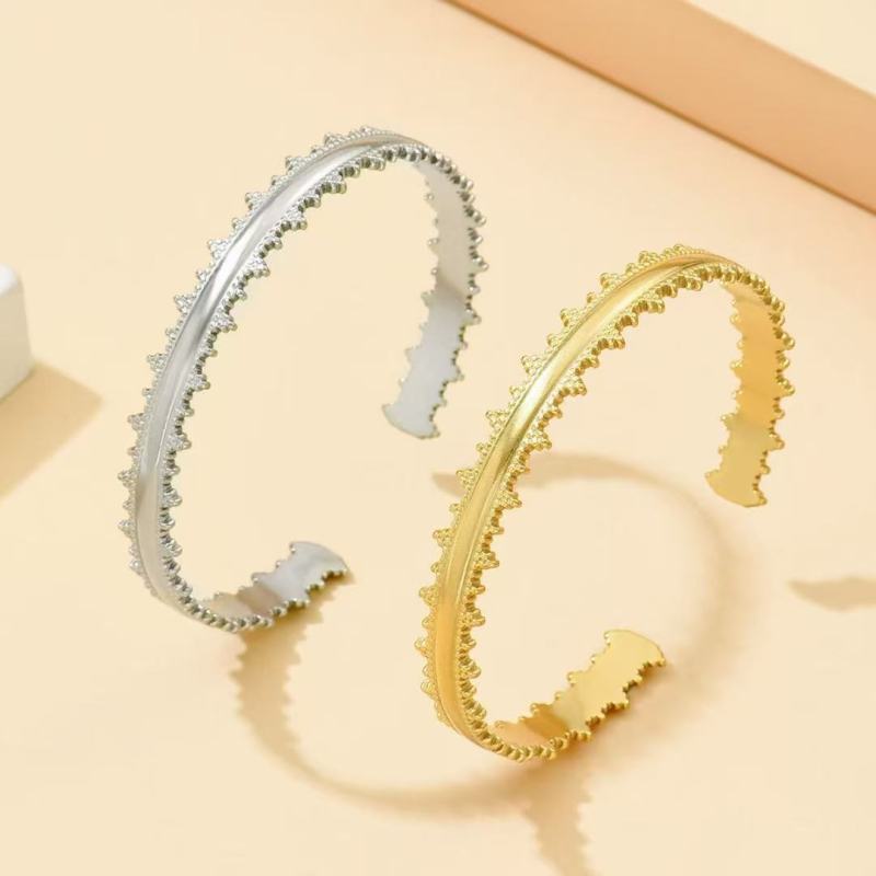 Scallop Edge Bangle