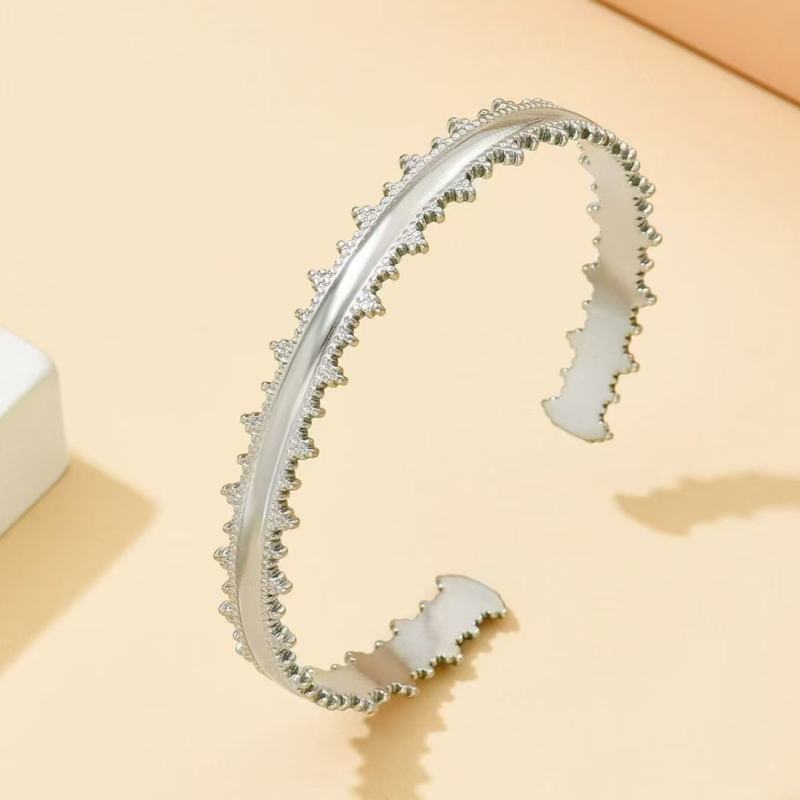 Scallop Edge Bangle