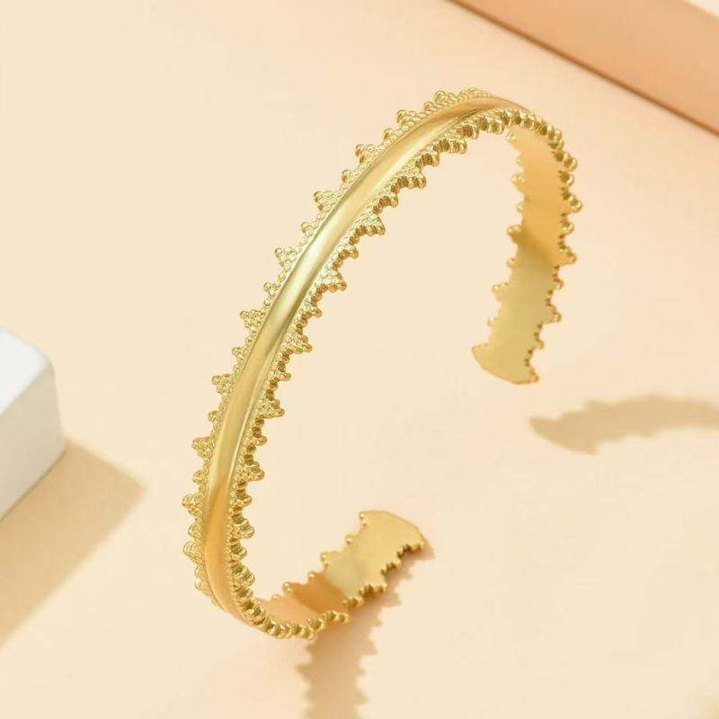 Scallop Edge Bangle