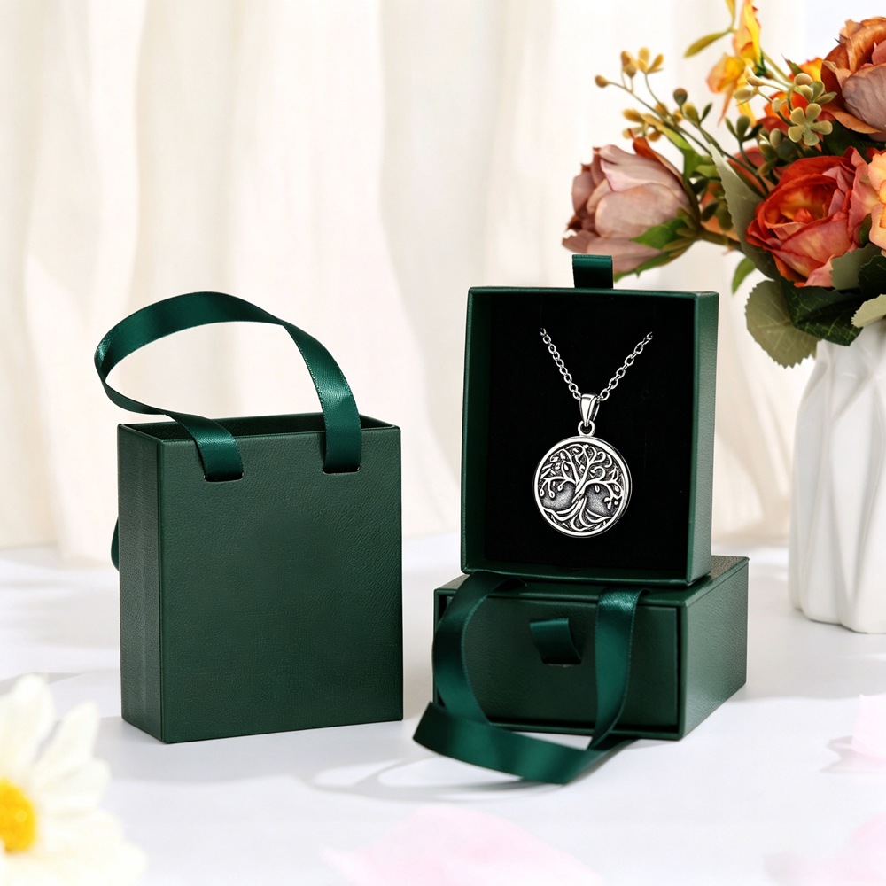 Photo locket as personalized keepsake & holiday gift jewelry