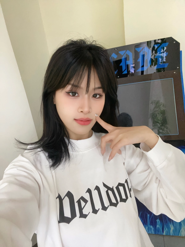 WE11DONE 24 autumn and winter round neck Sanskrit letter printing loose long-sleeved T-shirt for men and women couples trendy