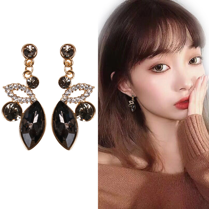 Fashion Earing Drop Studs in Bold Colors for Fashion Earing Lovers