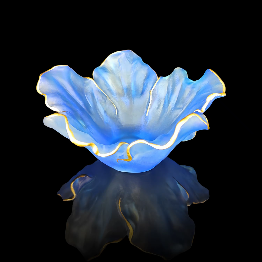 Exquisite crystal art crafts ginkgo leaf plate suitable with a wavy gold line for high-end gifts