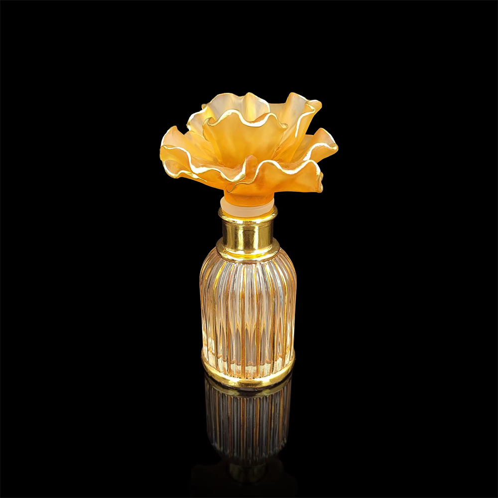 Luxury Design Wedding Anniversary Gift Crystal Perfume Bottle Empty with a Wavy Gold Line Crystal Burner