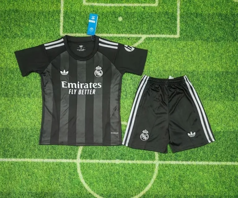 25-26 Real Madrid 2025-26 Black Goalkeeper Kids Kit Fan Version