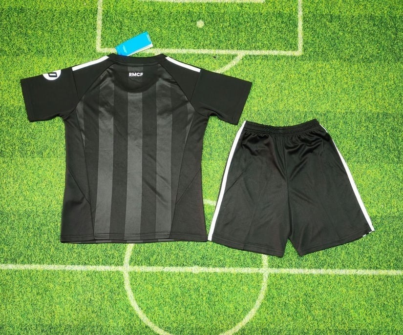 25-26 Real Madrid 2025-26 Black Goalkeeper Kids Kit Fan Version