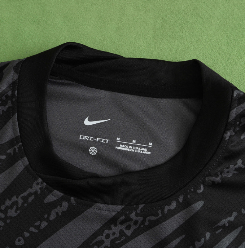 24/25 liverpool goalkeeper black jersey