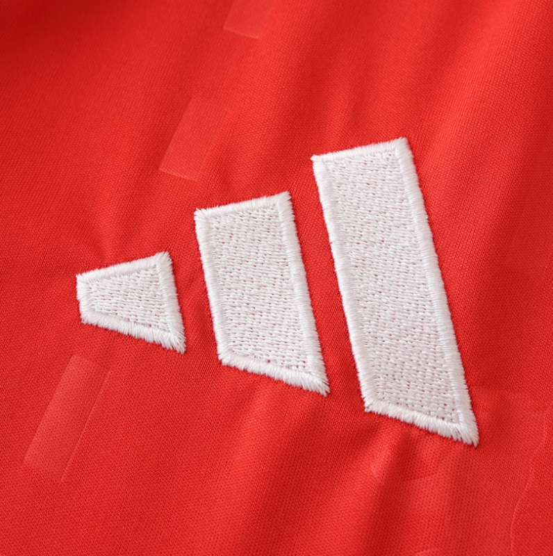 24 25 1. FC Union Berlin home jersey