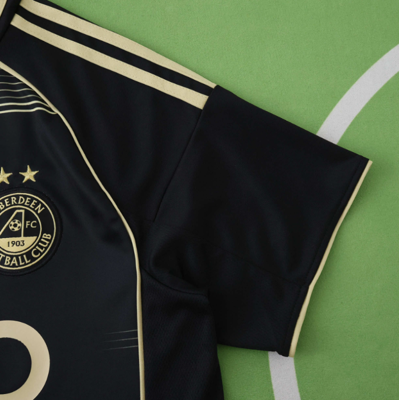 25 26 Aberdeen away jersey