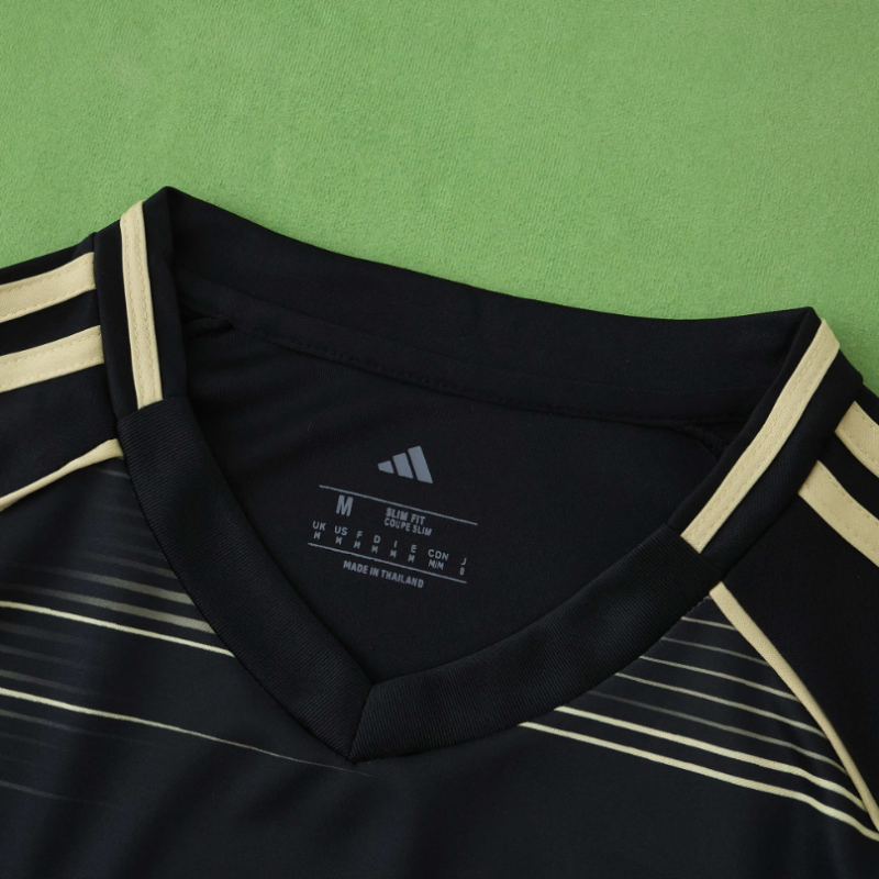 25 26 Aberdeen away jersey