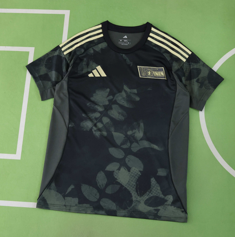 25 26 1. FC Union Berlin away jersey