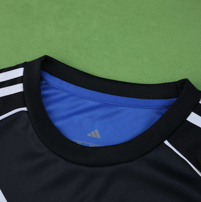 25 26 Hamburger SV away jersey