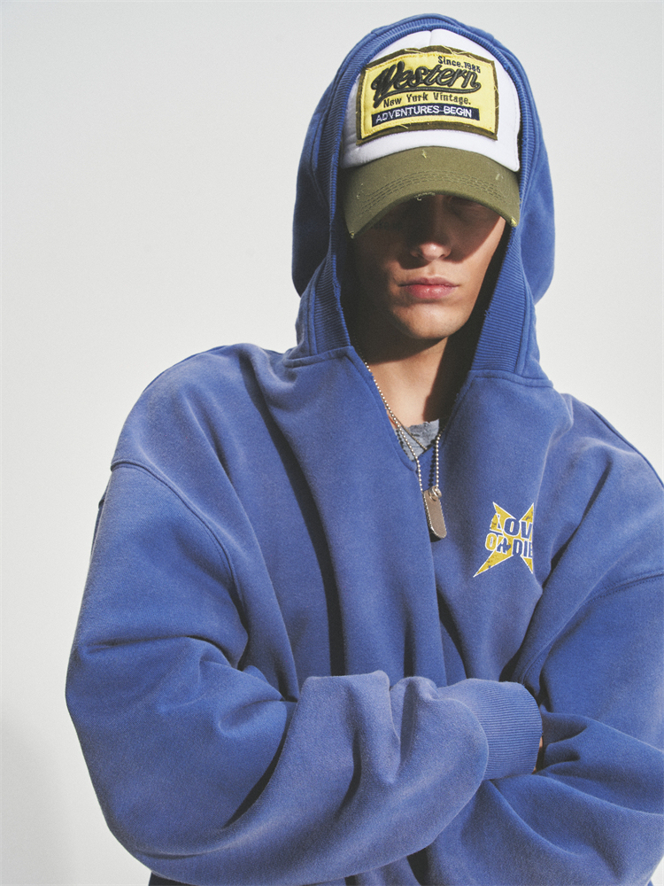 STAR PRINTED CUT HOODIE