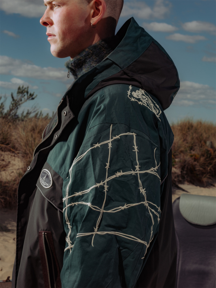PSYCHO-NORM-CORE PARKA HARDSHELL IN GREEN