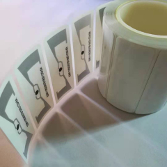 Verschlüsselter ETC 860-960 MHz UHF RFID Manipulationssicherer Windschutzscheiben-Tag mit großer Reichweite für die Fahrzeugzugangskontrolle