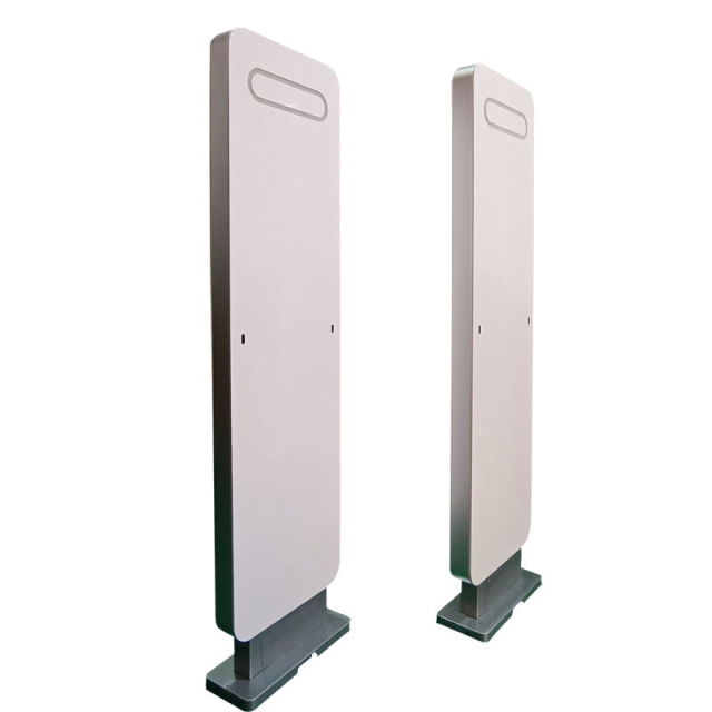 เครื่องอ่านประตู RFID UHF พร้อมชิปเครื่องอ่าน Impinj E710 สำหรับการควบคุมการเข้าถึงหรือการรักษาความปลอดภัย