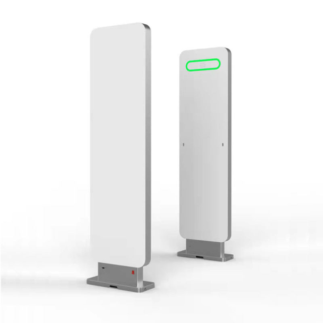 เครื่องอ่านประตู RFID UHF พร้อมชิปเครื่องอ่าน Impinj E710 สำหรับการควบคุมการเข้าถึงหรือการรักษาความปลอดภัย