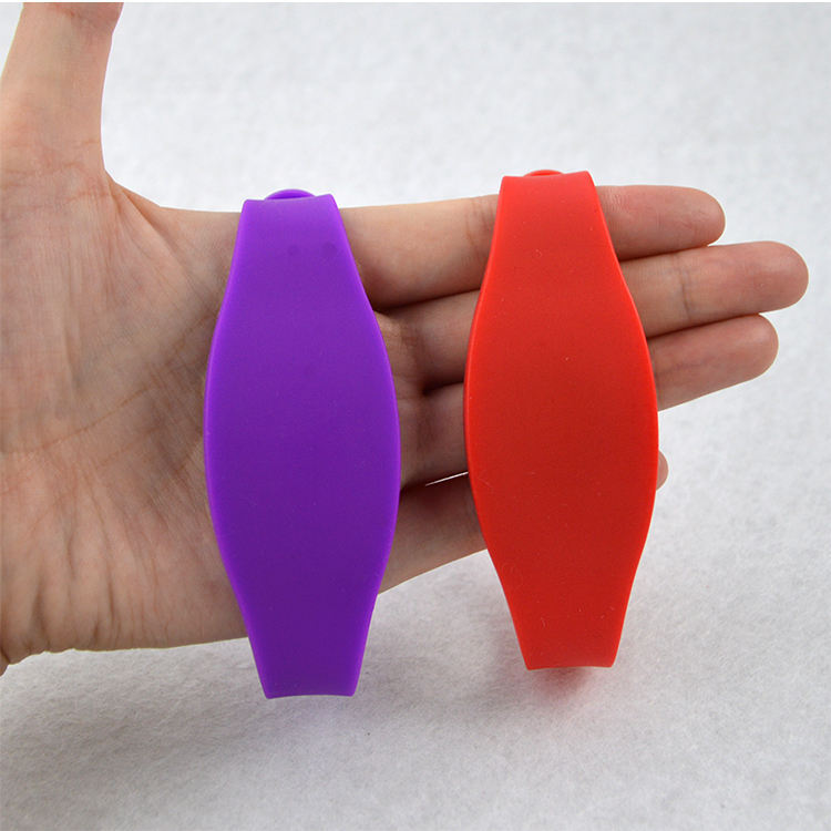 สายรัดข้อมือ RFID UHF ซิลิโคนสำหรับควบคุมการเข้าออกงานอีเว้นท์หรือยิม