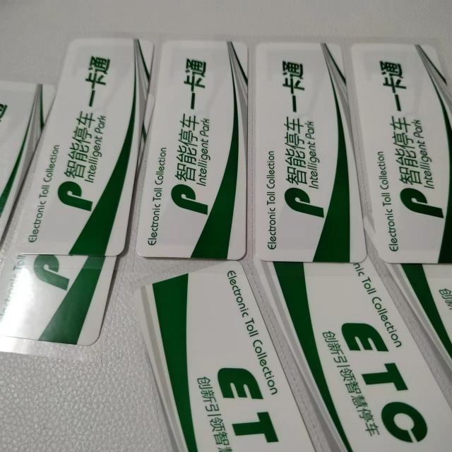 Customized Passive Long Range UHF RFID Waterproof Windshield Tag For Car Parking Management