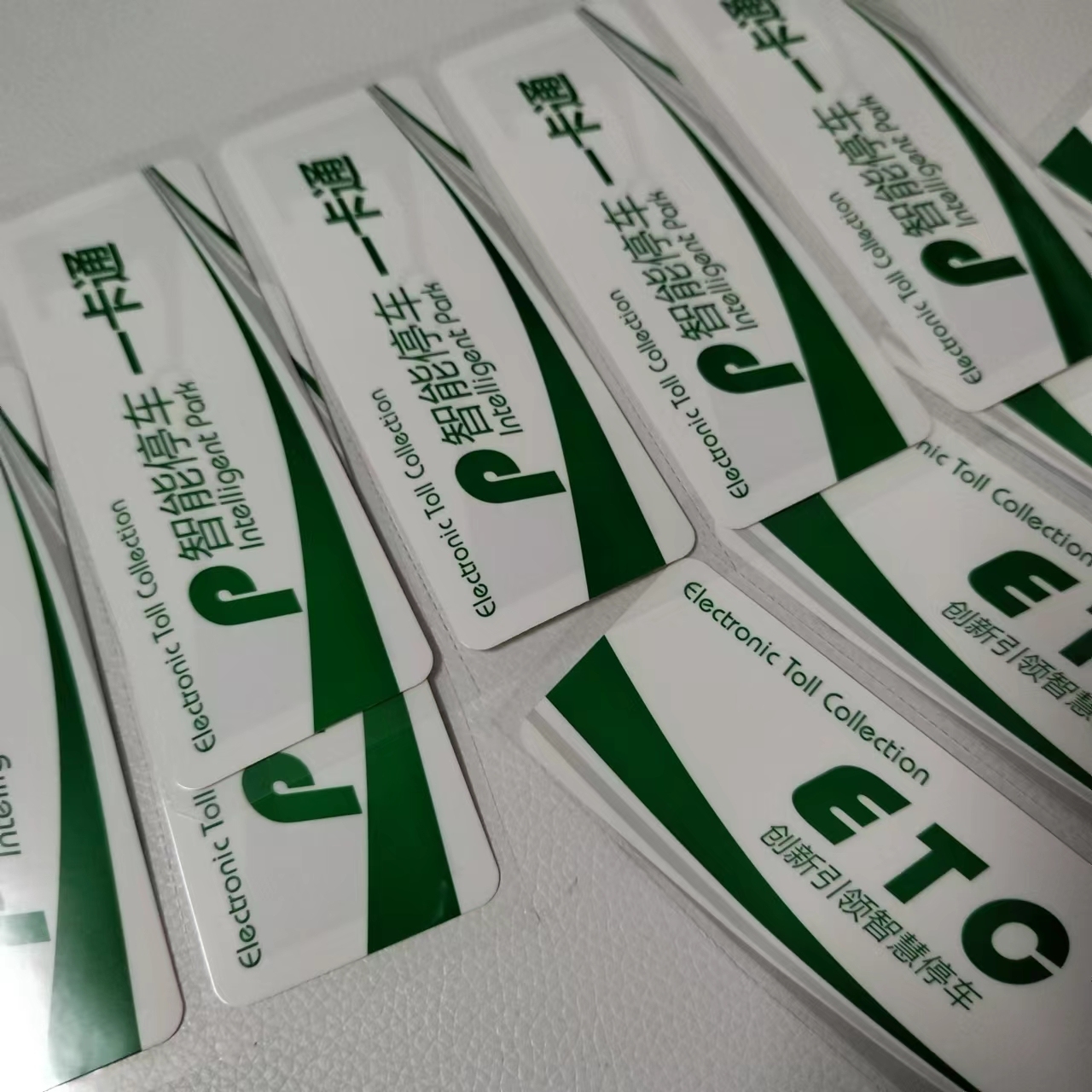 Customized Passive Long Range UHF RFID Waterproof Windshield Tag For Car Parking Management