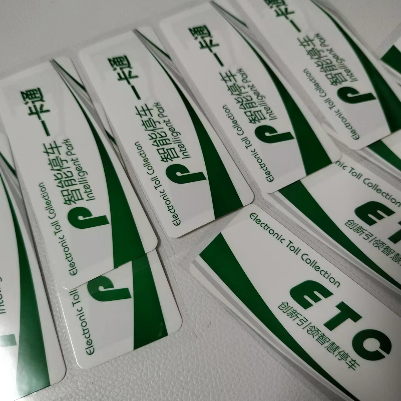 Customized Passive Long Range UHF RFID Waterproof Windshield Tag For Car Parking Management